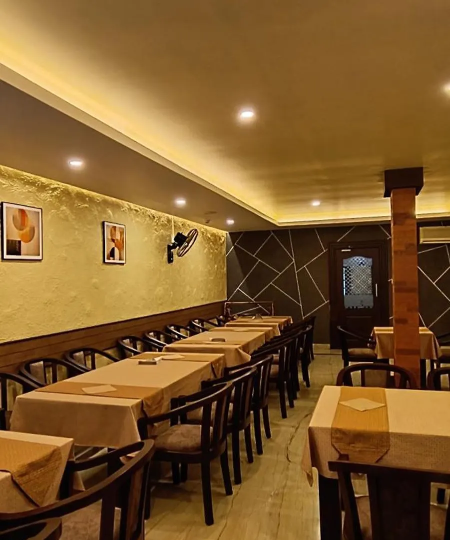Hotel Keerthi Regency Vayalār